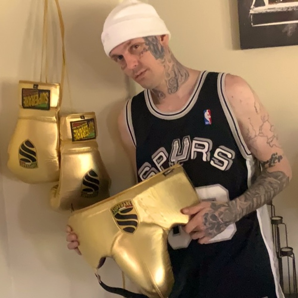 Signed Aaron Carter gloves - Picture 6 of 6